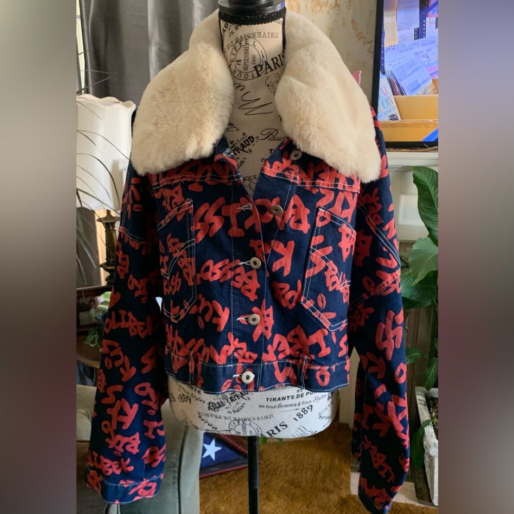 NWOT, FASHION NOVA Cropped Jacket w/ removable fur Collar